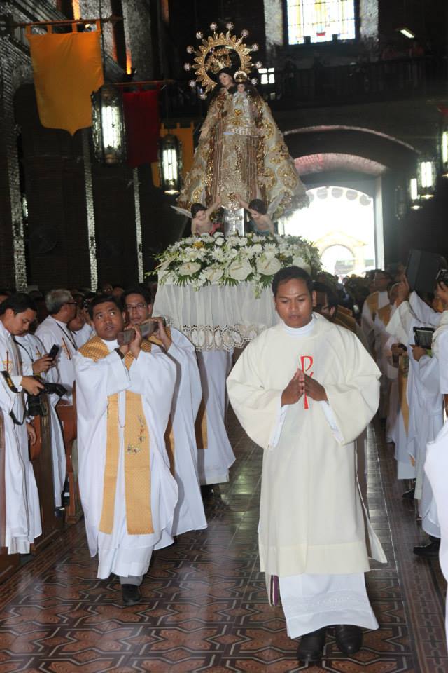 Entrance Procession of the Mass (2)